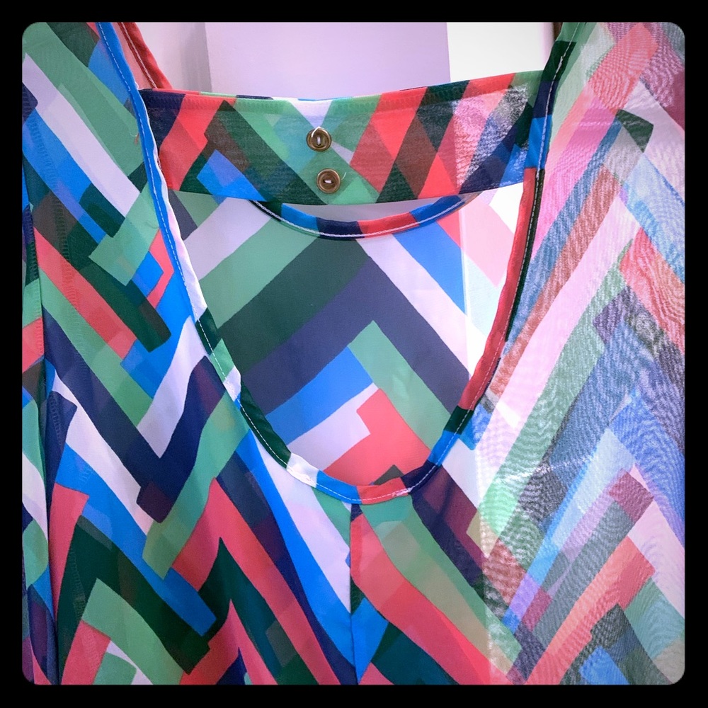 Boutique “buttons” brand shirt